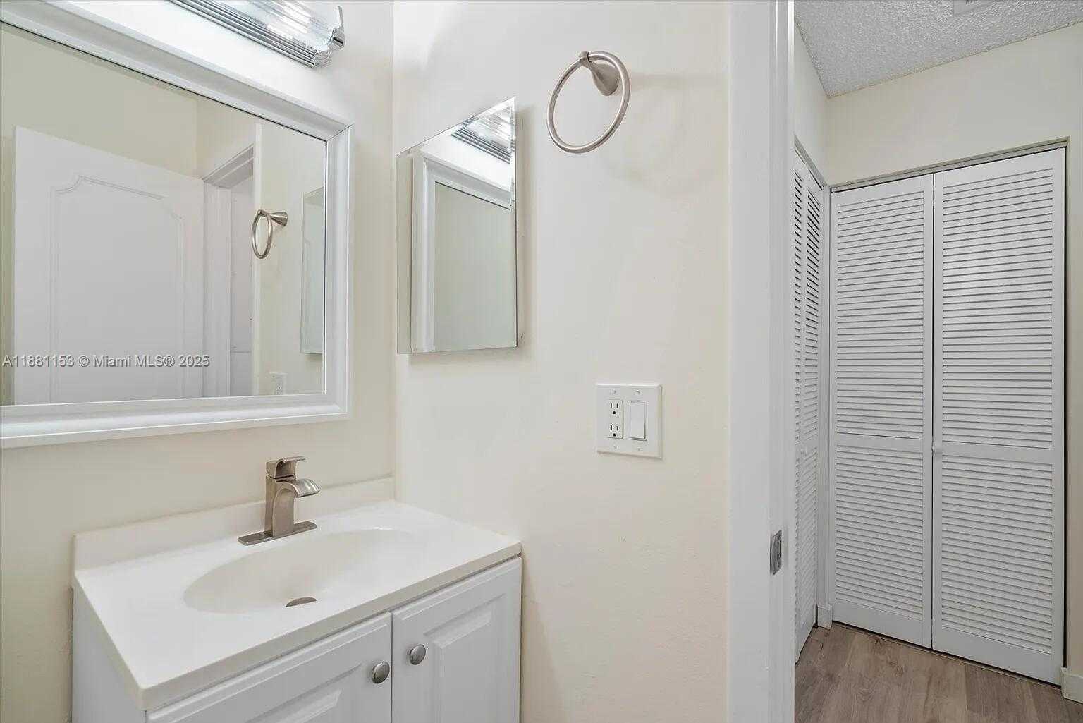 Small Image of 20937 BAY CT #115, Aventura Number 15