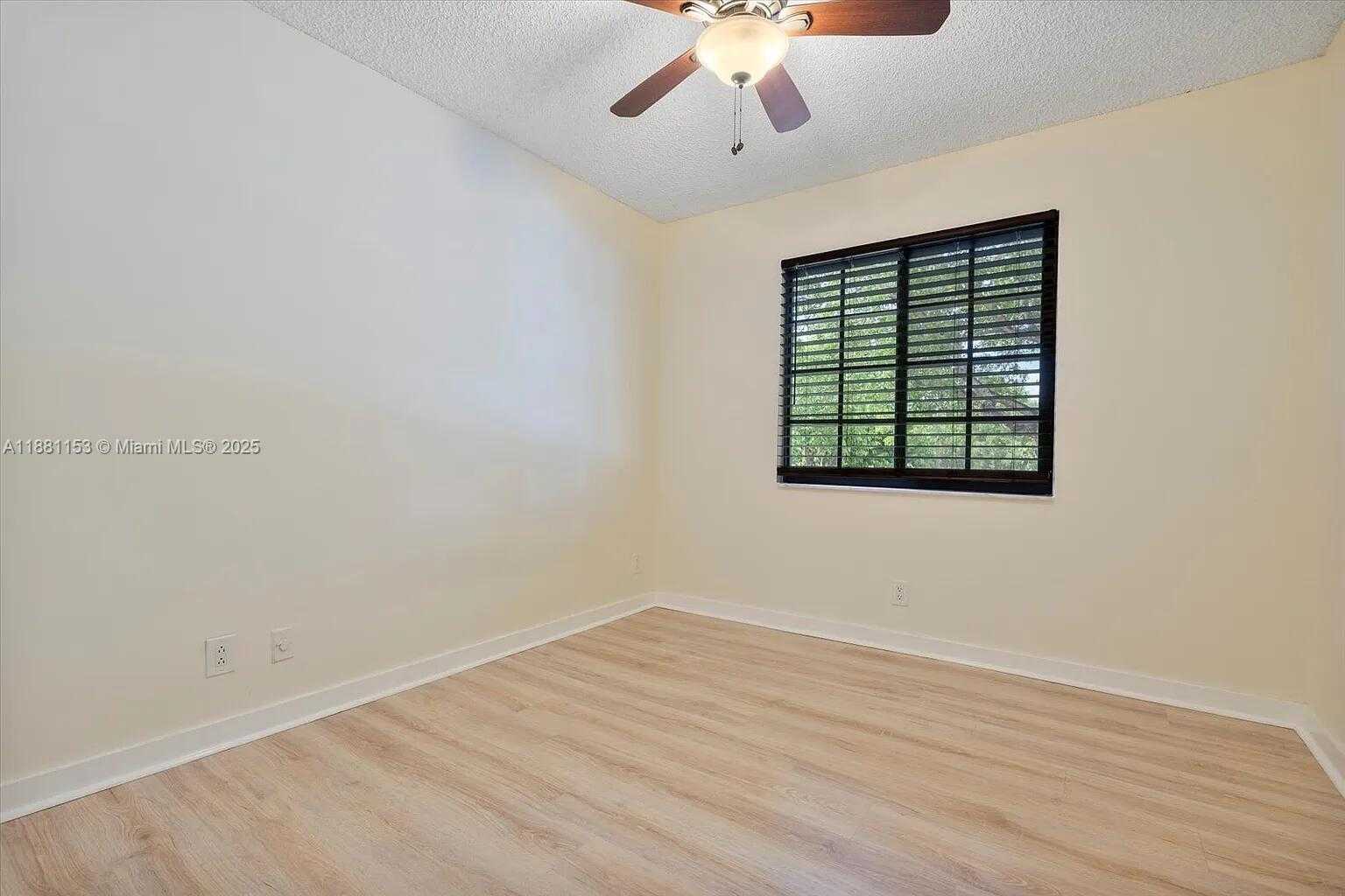 Small Image of 20937 BAY CT #115, Aventura Number 25