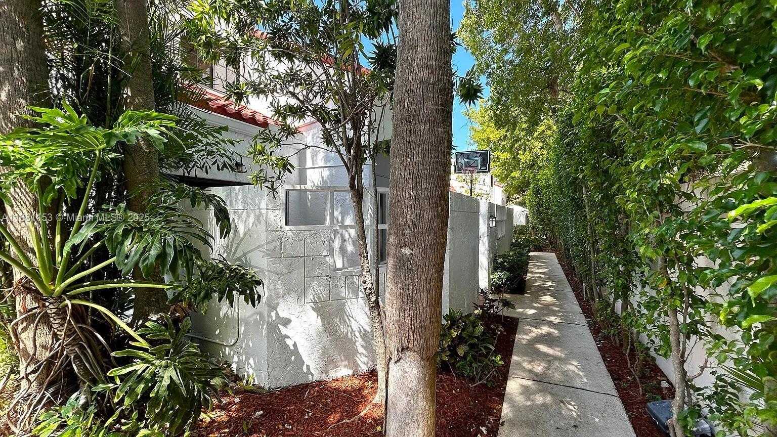 Small Image of 20937 BAY CT #115, Aventura Number 27