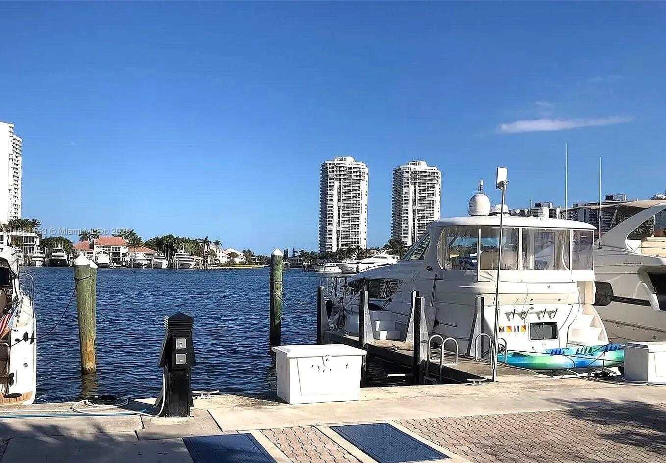 Small Image of 20937 BAY CT #115, Aventura Number 33