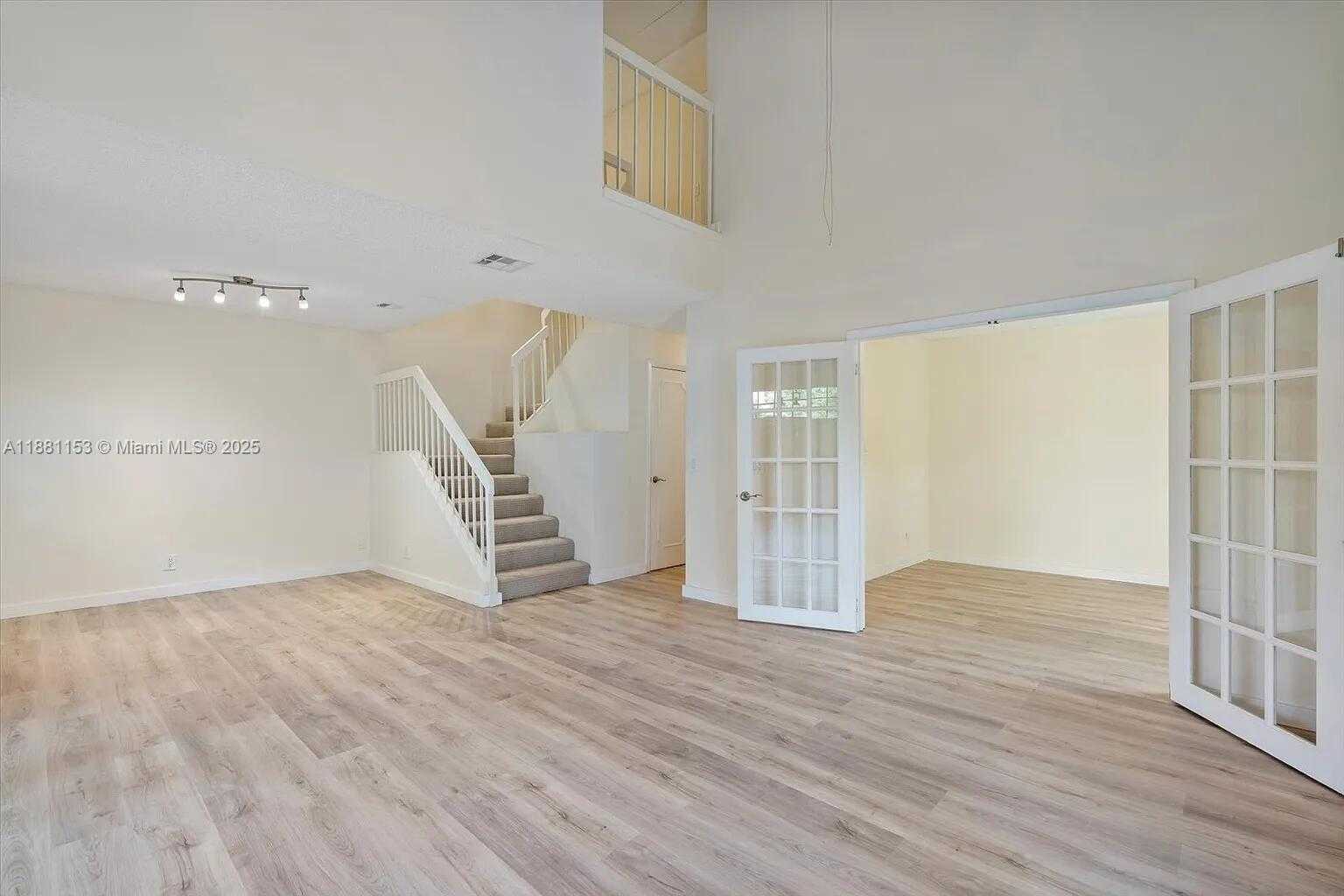 Small Image of 20937 BAY CT #115, Aventura Number 4