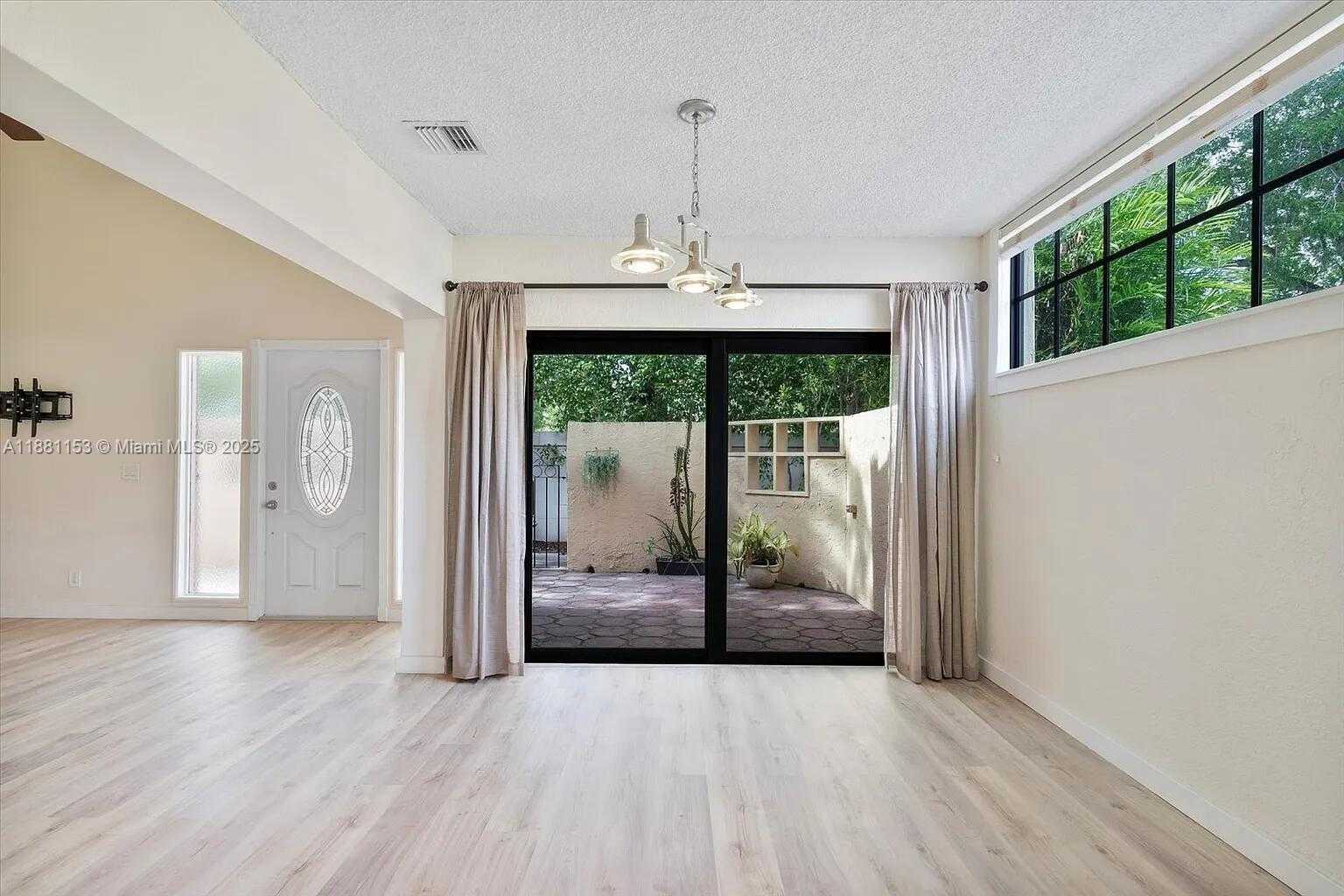 Small Image of 20937 BAY CT #115, Aventura Number 5