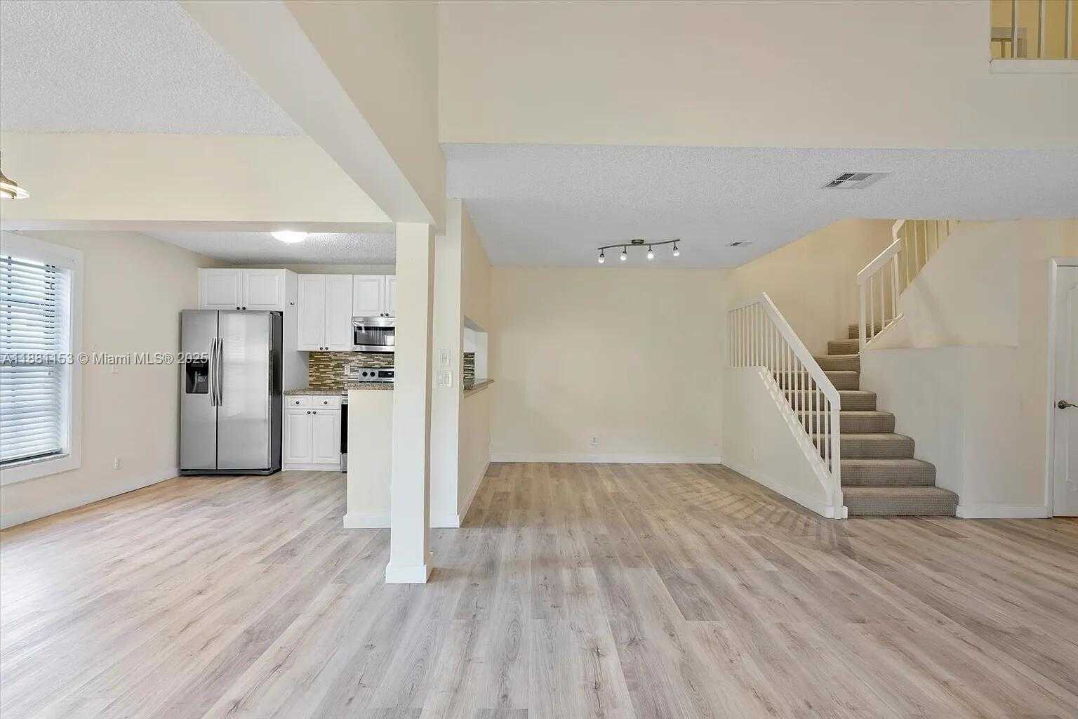 Small Image of 20937 BAY CT #115, Aventura Number 6