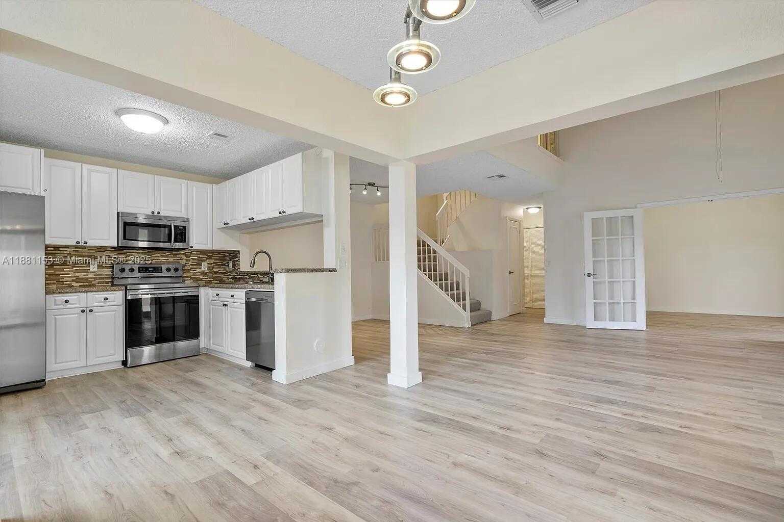 Small Image of 20937 BAY CT #115, Aventura Number 7