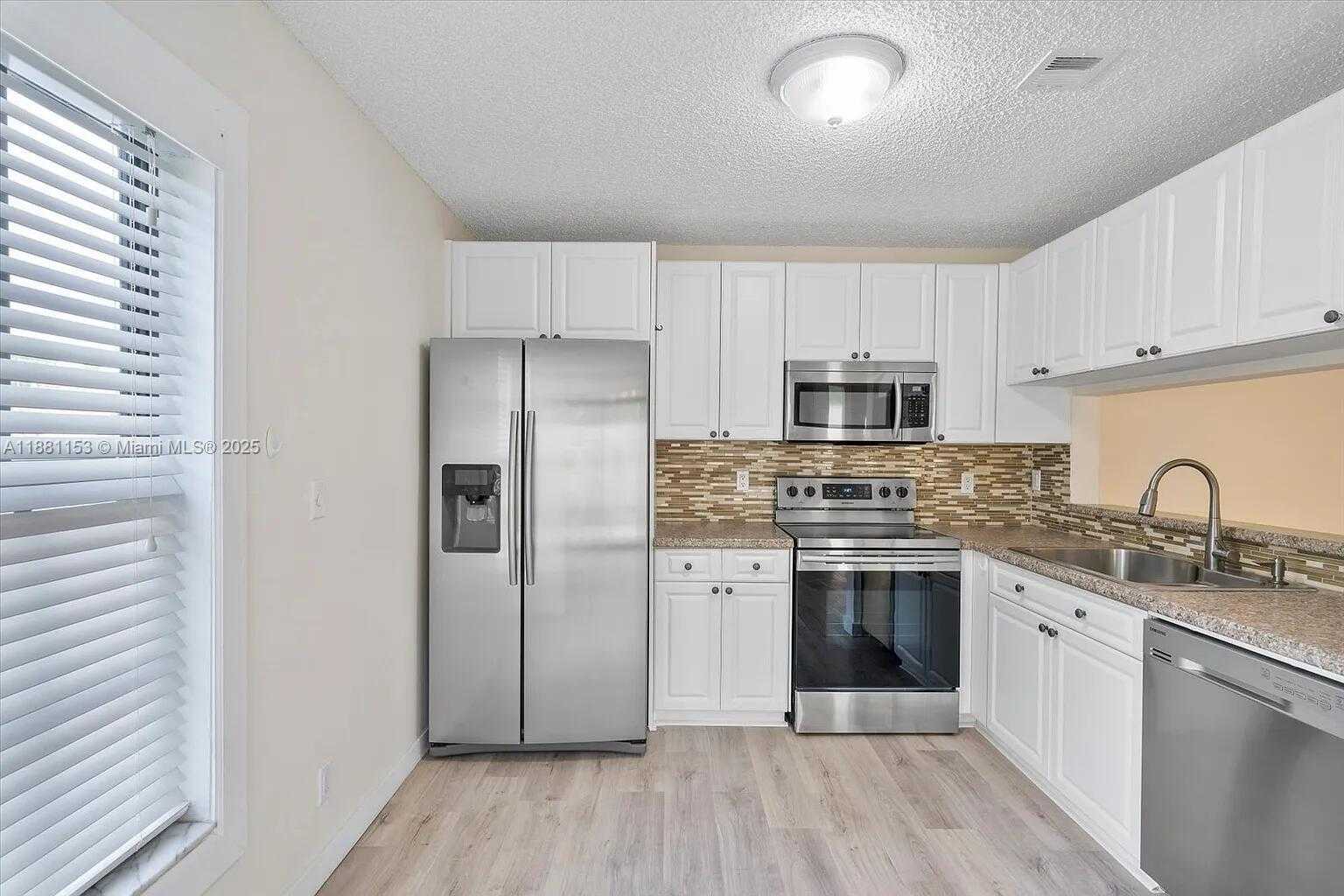 Small Image of 20937 BAY CT #115, Aventura Number 8