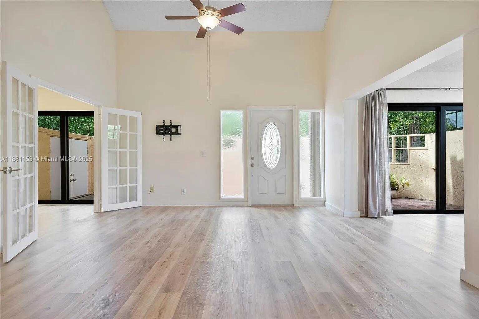 Small Image of 20937 BAY CT #115, Aventura Number 9