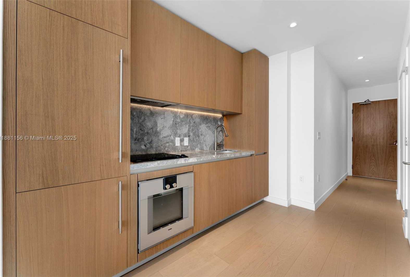 Small Image of 500 Alton Rd, Miami Beach, FL 33139, USA Number 2
