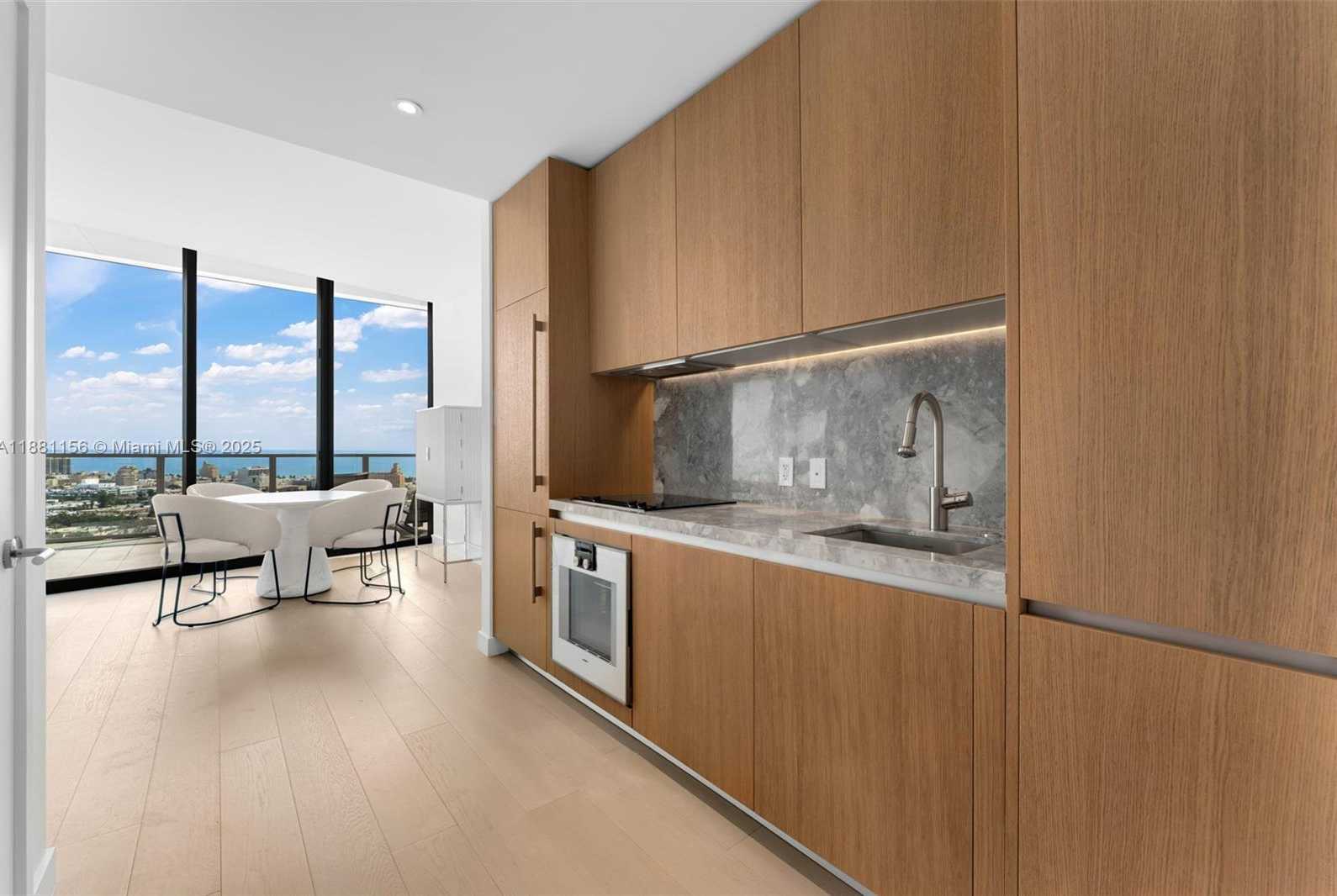 Small Image of 500 Alton Rd, Miami Beach, FL 33139, USA Number 3