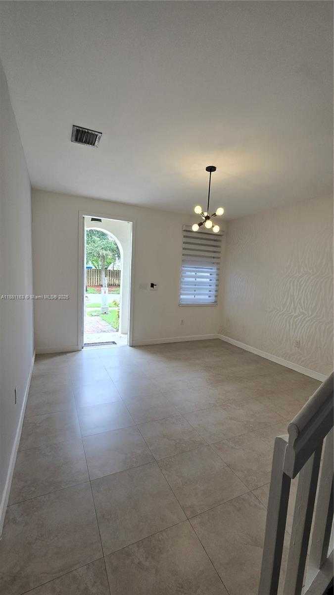 Small Image of 10320 NORTH WEST 70TH TER #10320, Doral Number 10