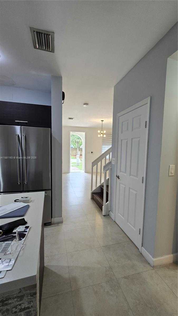 Small Image of 10320 NORTH WEST 70TH TER #10320, Doral Number 11