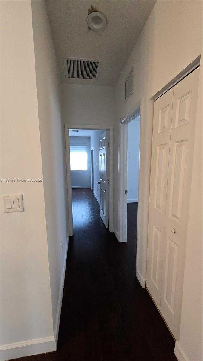 Small Image of 10320 NORTH WEST 70TH TER #10320, Doral Number 15
