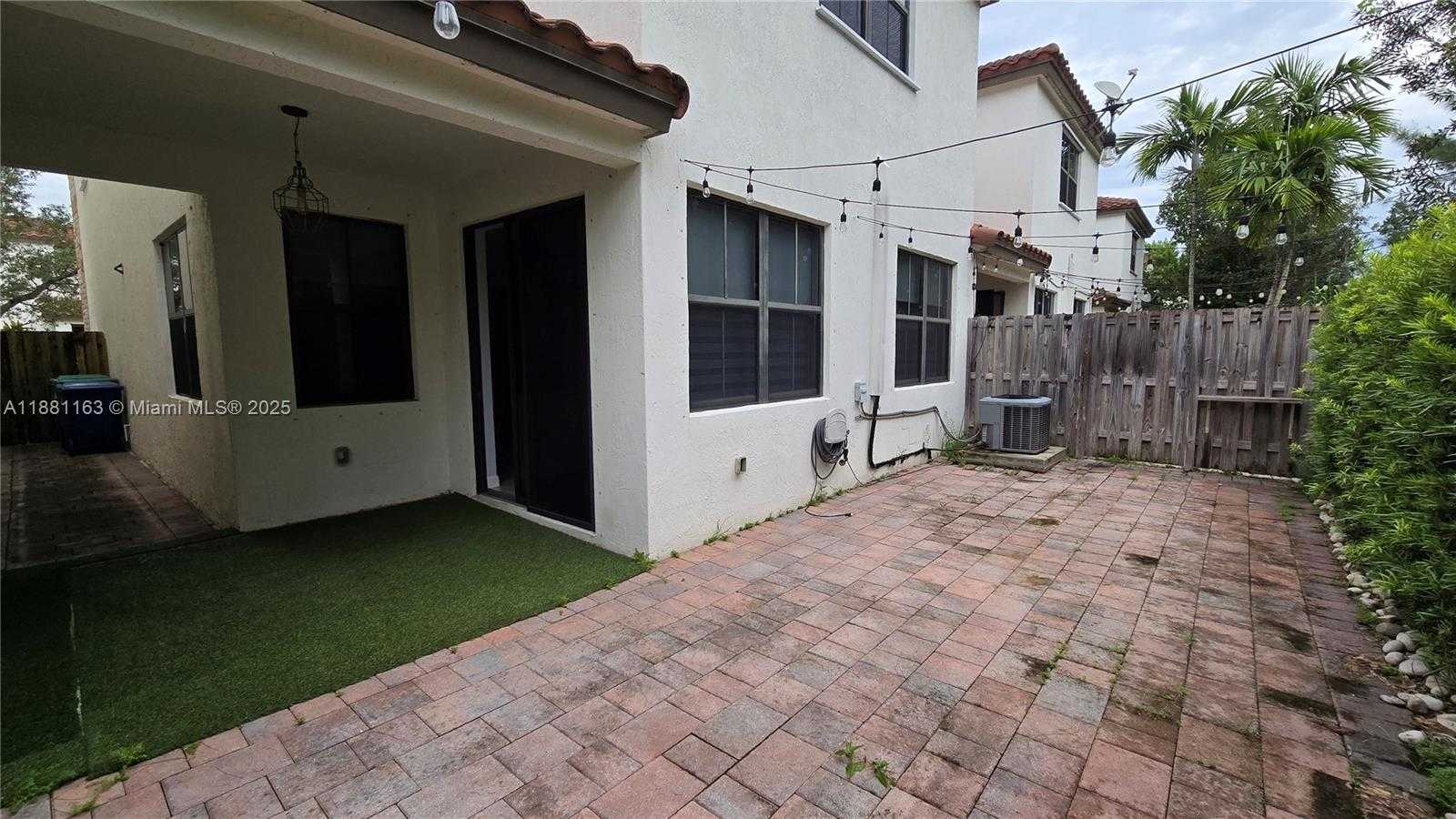 Small Image of 10320 NORTH WEST 70TH TER #10320, Doral Number 2