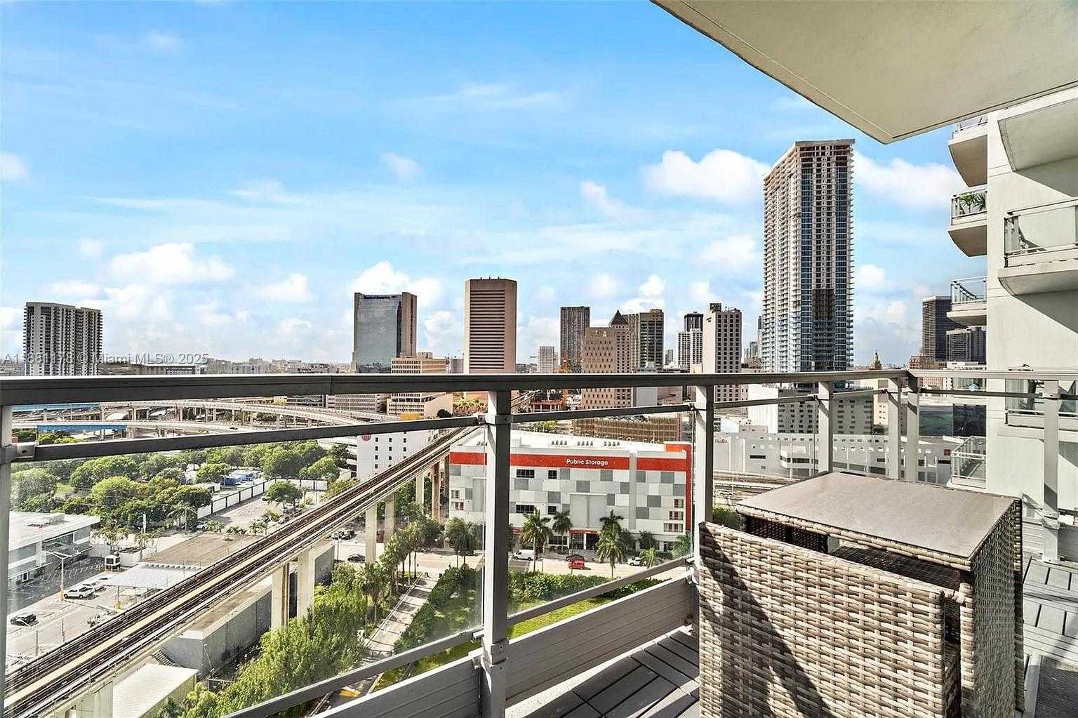 Small Image of 90 SOUTH WEST 3RD ST #1807, Miami Number 15