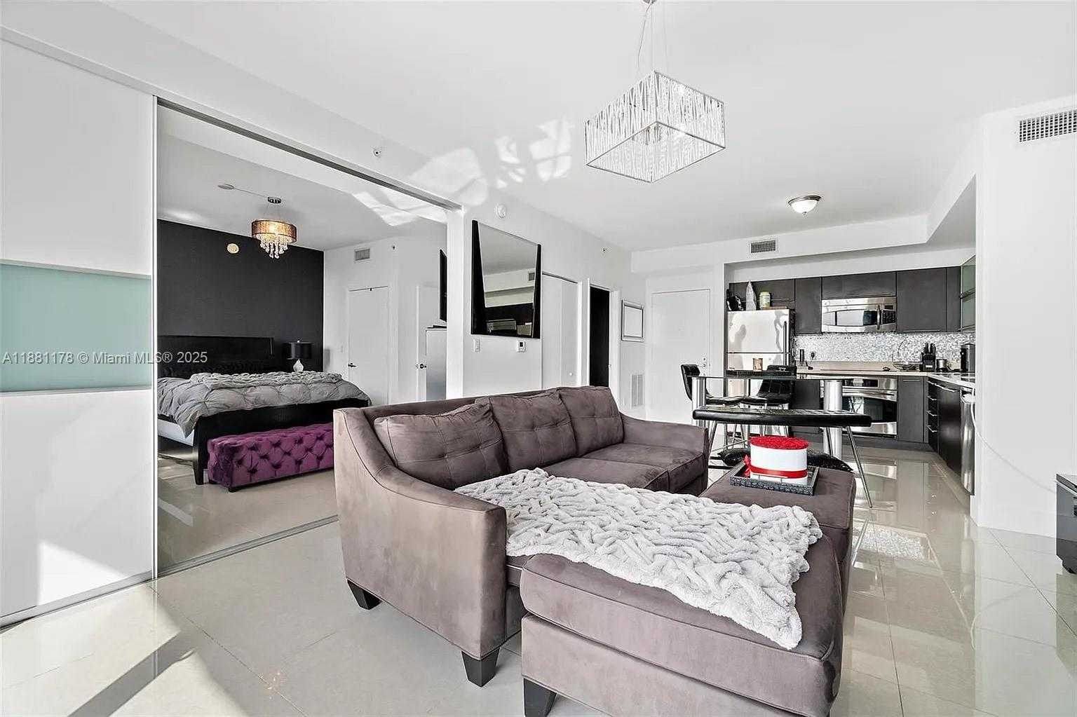 Small Image of 90 SOUTH WEST 3RD ST #1807, Miami Number 18