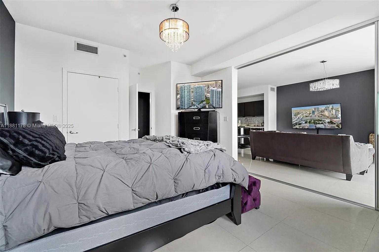 Small Image of 90 SOUTH WEST 3RD ST #1807, Miami Number 19