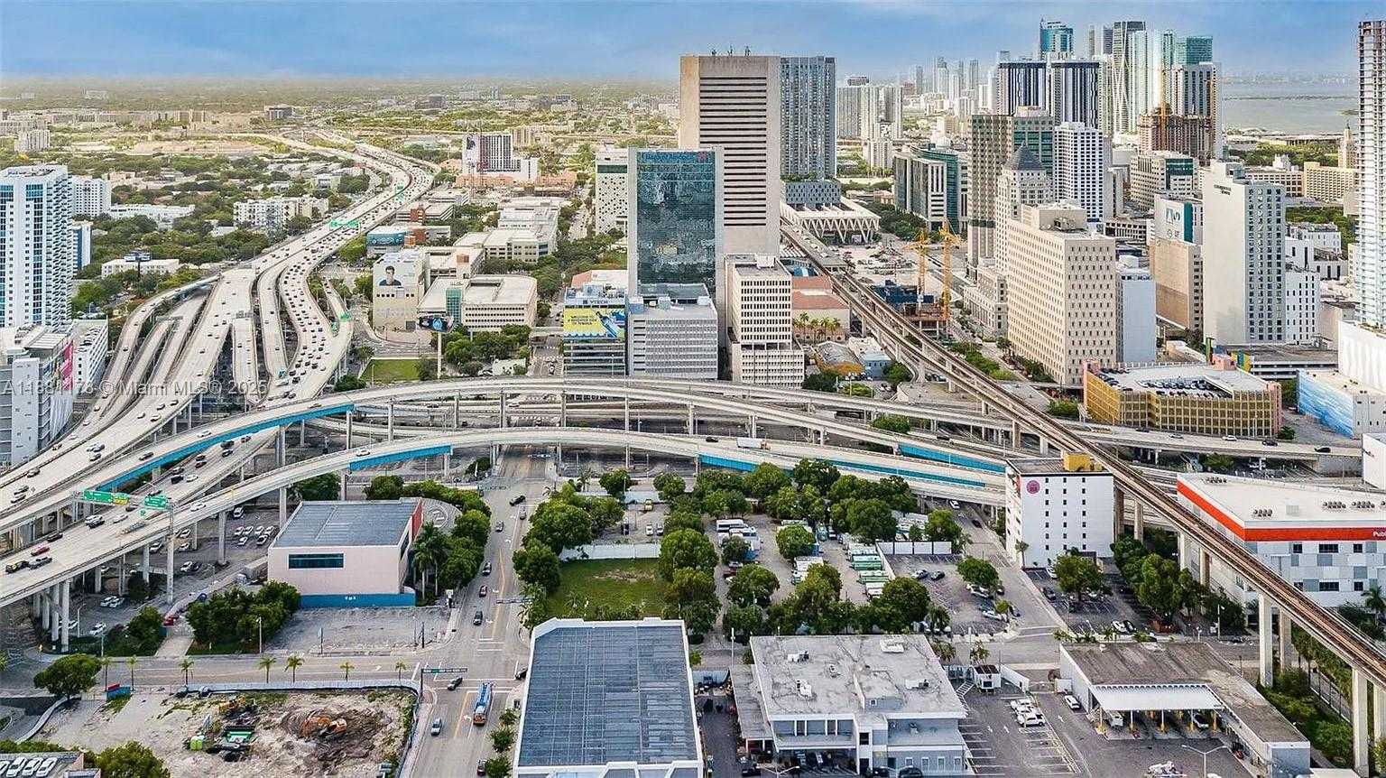 Small Image of 90 SOUTH WEST 3RD ST #1807, Miami Number 32