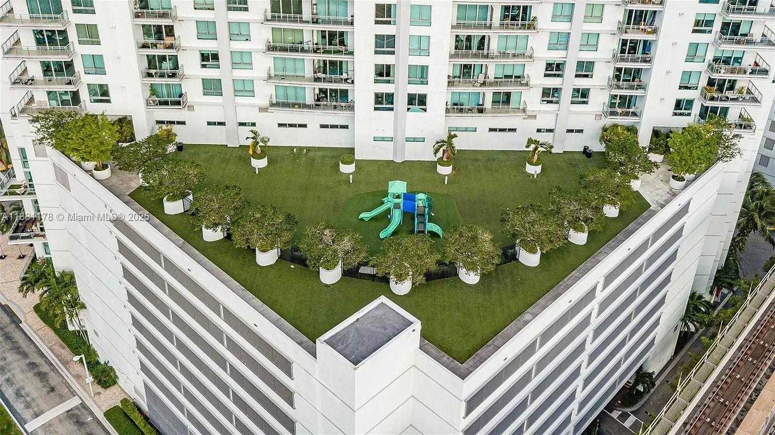 Small Image of 90 SOUTH WEST 3RD ST #1807, Miami Number 33