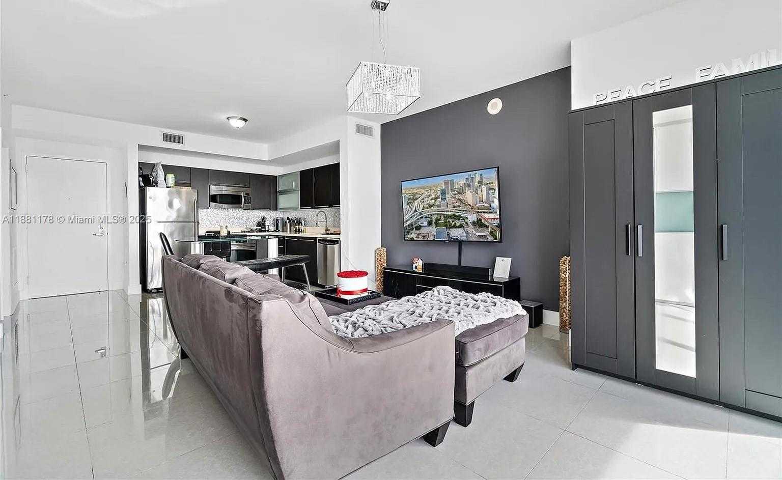 Small Image of 90 SOUTH WEST 3RD ST #1807, Miami Number 7