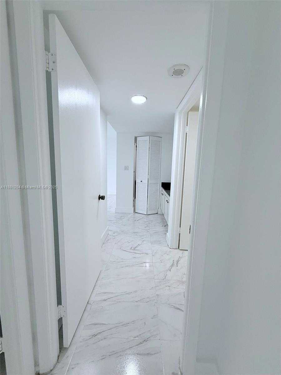Small Image of 1925 BRICKELL AVE #D610, Miami Number 10