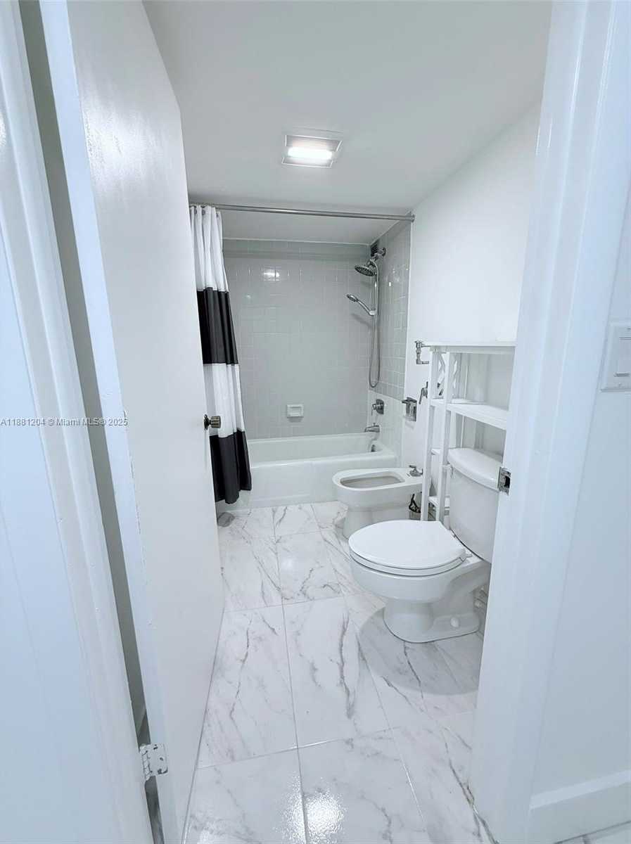 Small Image of 1925 BRICKELL AVE #D610, Miami Number 11