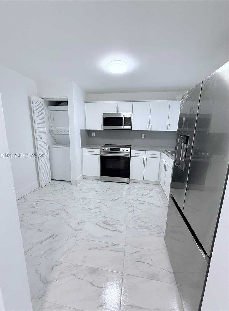 Small Image of 1925 BRICKELL AVE #D610, Miami Number 3