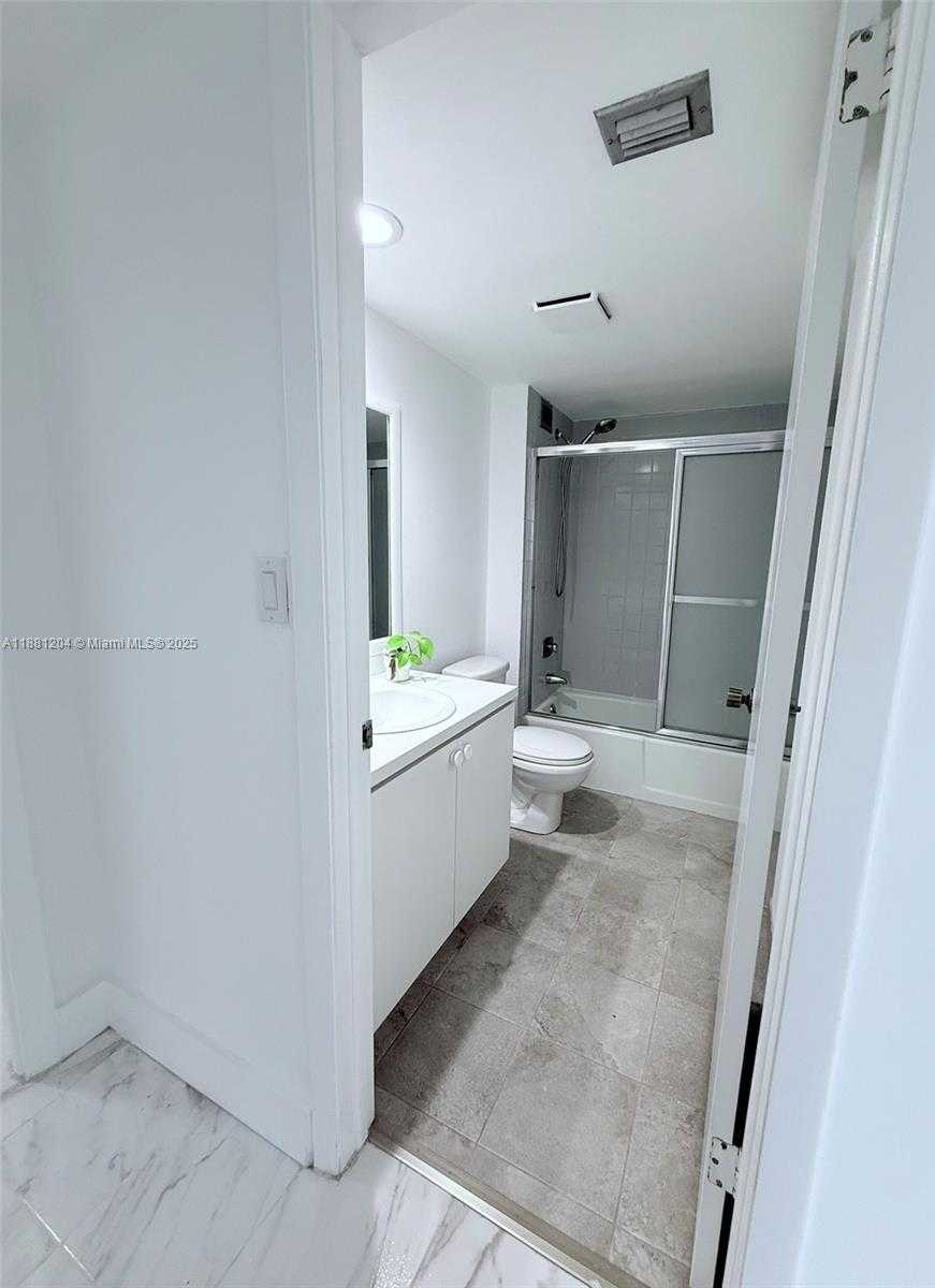 Small Image of 1925 BRICKELL AVE #D610, Miami Number 8