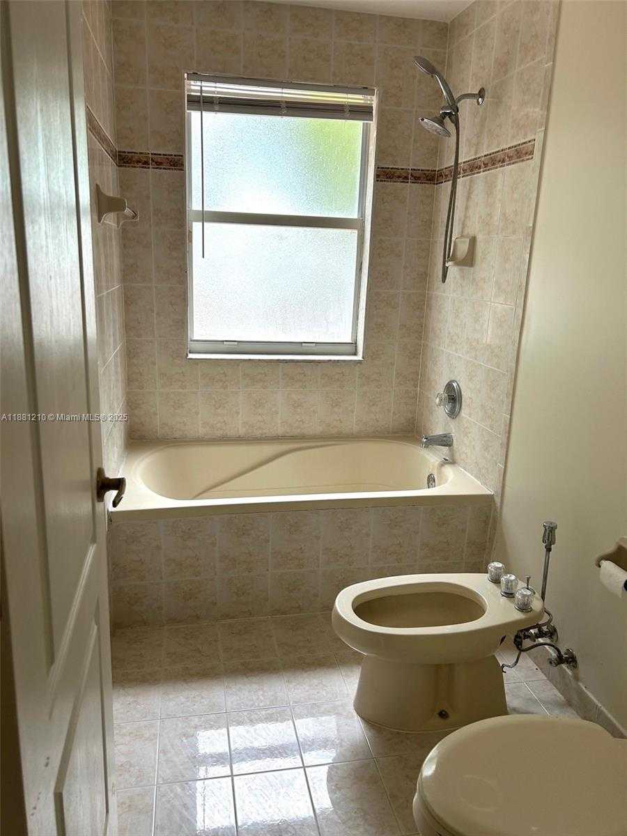 Small Image of 9920 SOUTH WEST 166TH CT, Miami Number 12