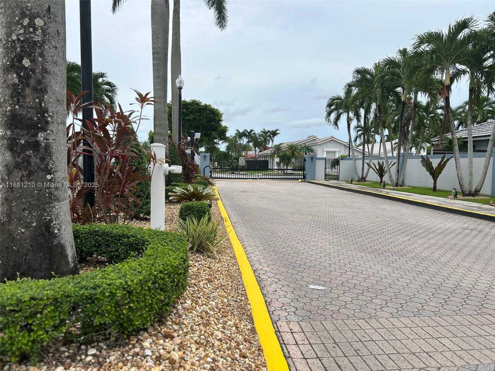 Small Image of 9920 SOUTH WEST 166TH CT, Miami Number 2