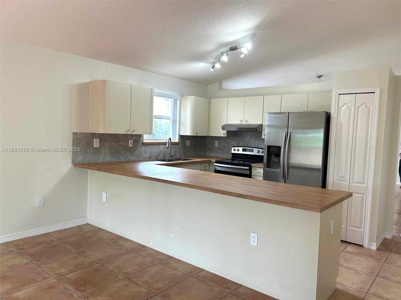 Small Image of 9920 SOUTH WEST 166TH CT, Miami Number 8