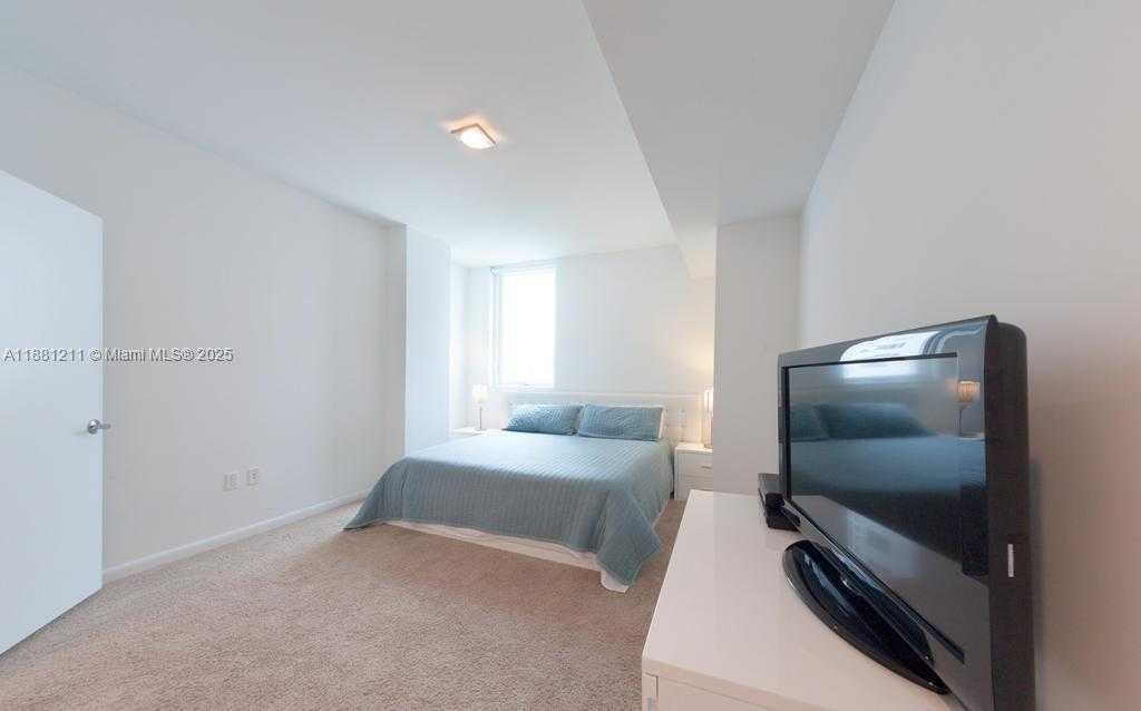 Small Image of 244 BISCAYNE BLVD #1710, Miami Number 11