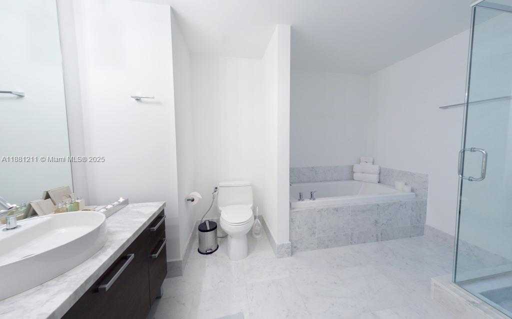 Small Image of 244 BISCAYNE BLVD #1710, Miami Number 13