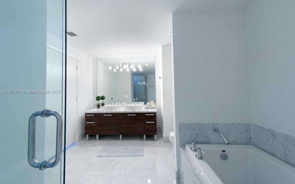 Small Image of 244 BISCAYNE BLVD #1710, Miami Number 14