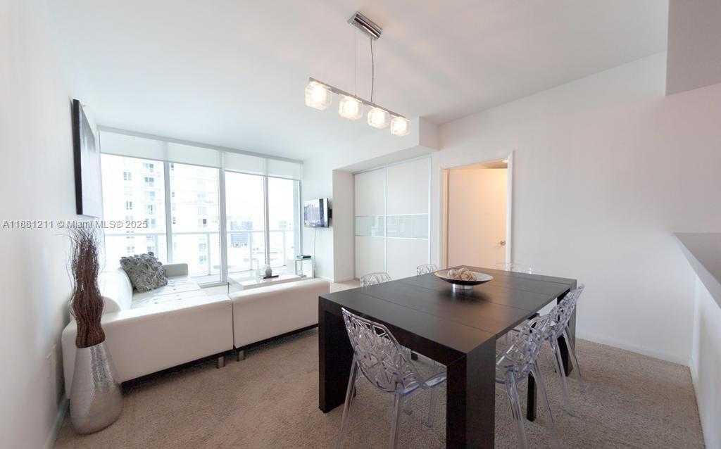 Small Image of 244 BISCAYNE BLVD #1710, Miami Number 7