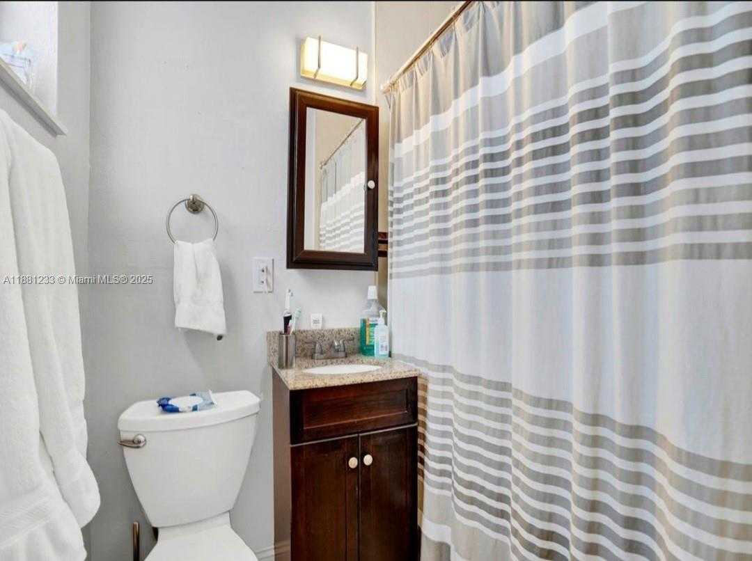 Small Image of 6930 SOUTH WEST 12TH ST, Pembroke Pines Number 11
