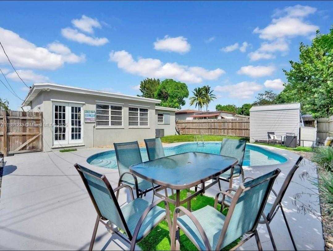 Small Image of 6930 SOUTH WEST 12TH ST, Pembroke Pines Number 15