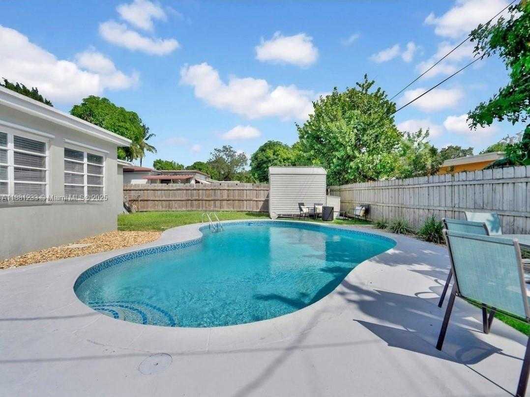Small Image of 6930 SOUTH WEST 12TH ST, Pembroke Pines Number 17