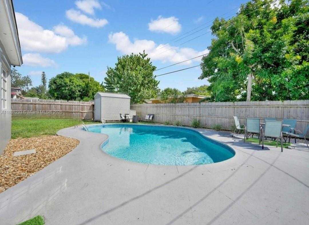 Small Image of 6930 SOUTH WEST 12TH ST, Pembroke Pines Number 18