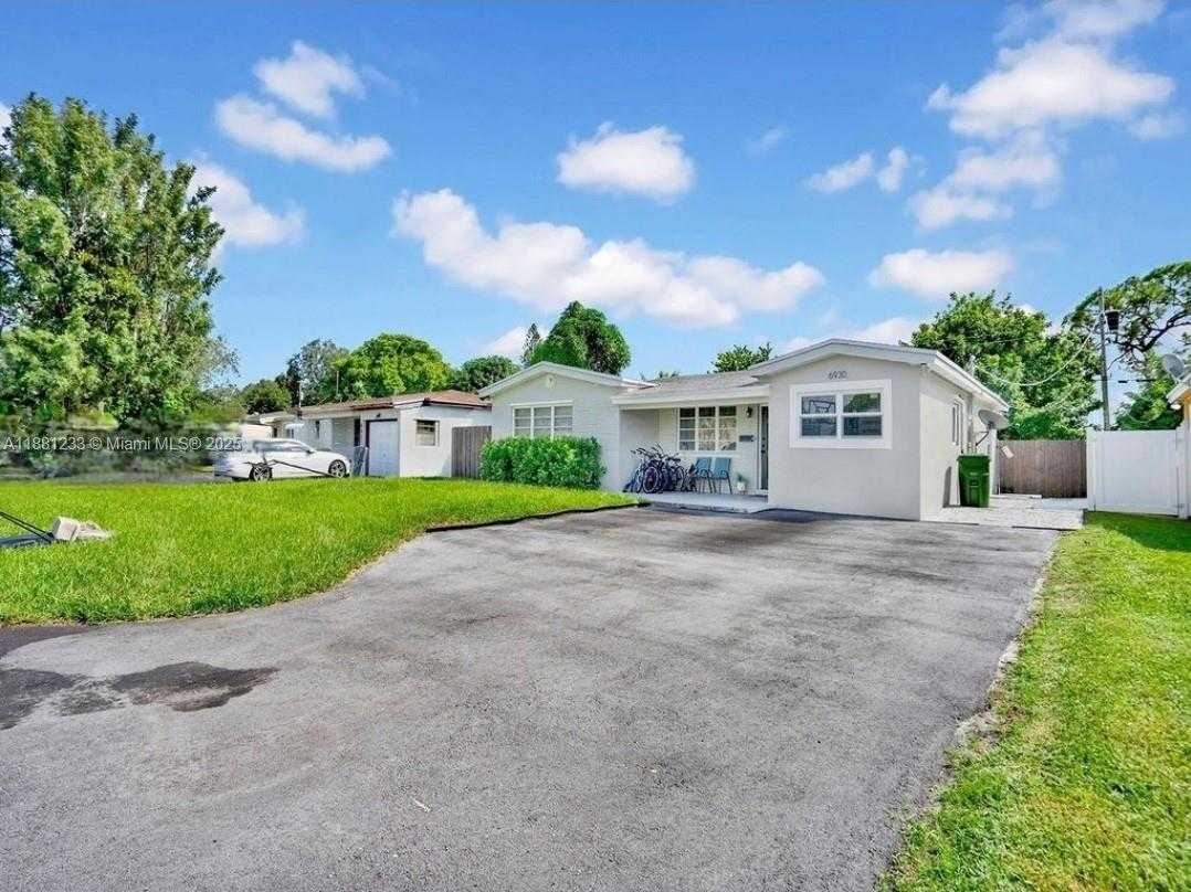 Small Image of 6930 SOUTH WEST 12TH ST, Pembroke Pines Number 2