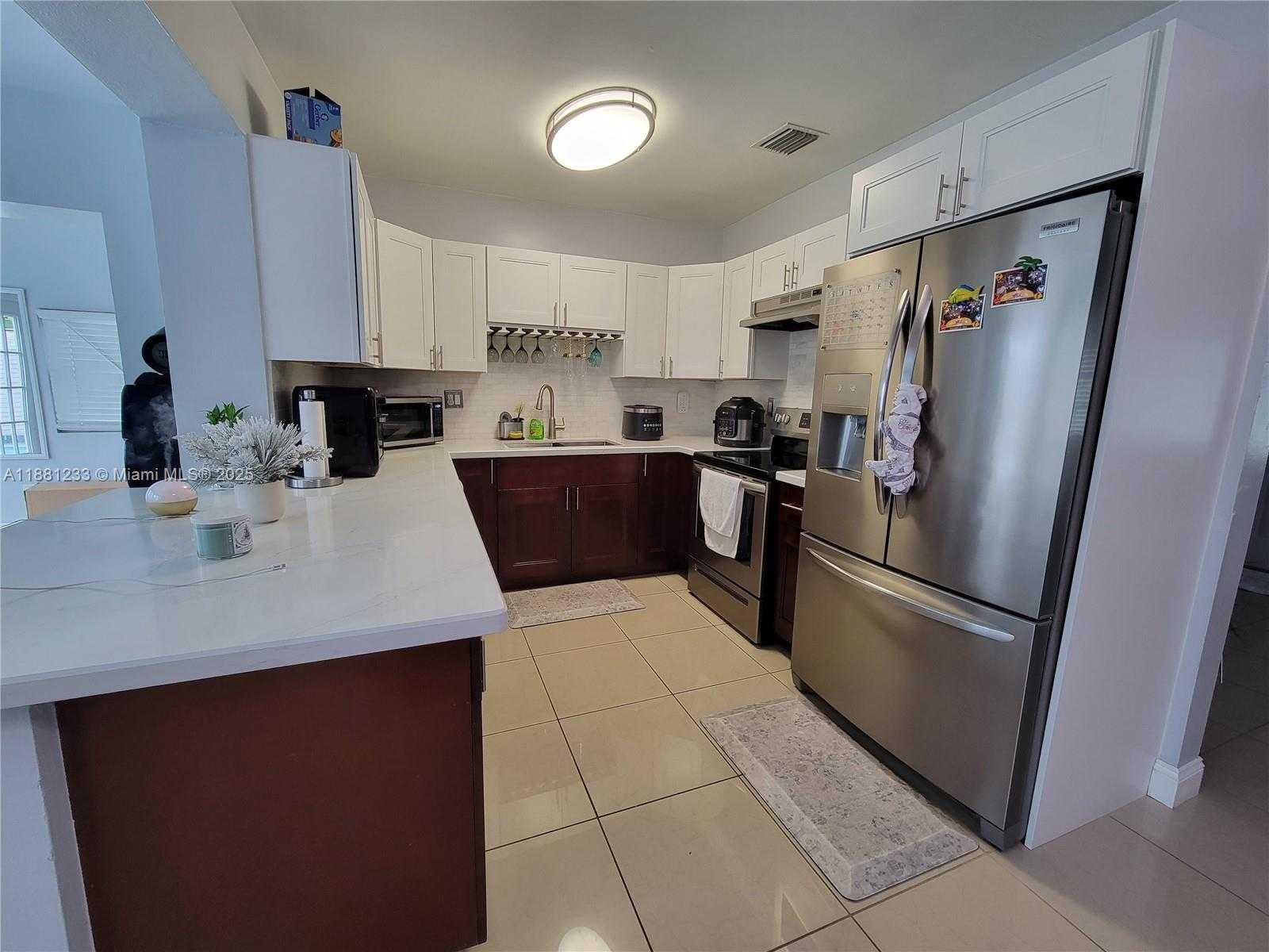 Small Image of 6930 SOUTH WEST 12TH ST, Pembroke Pines Number 20