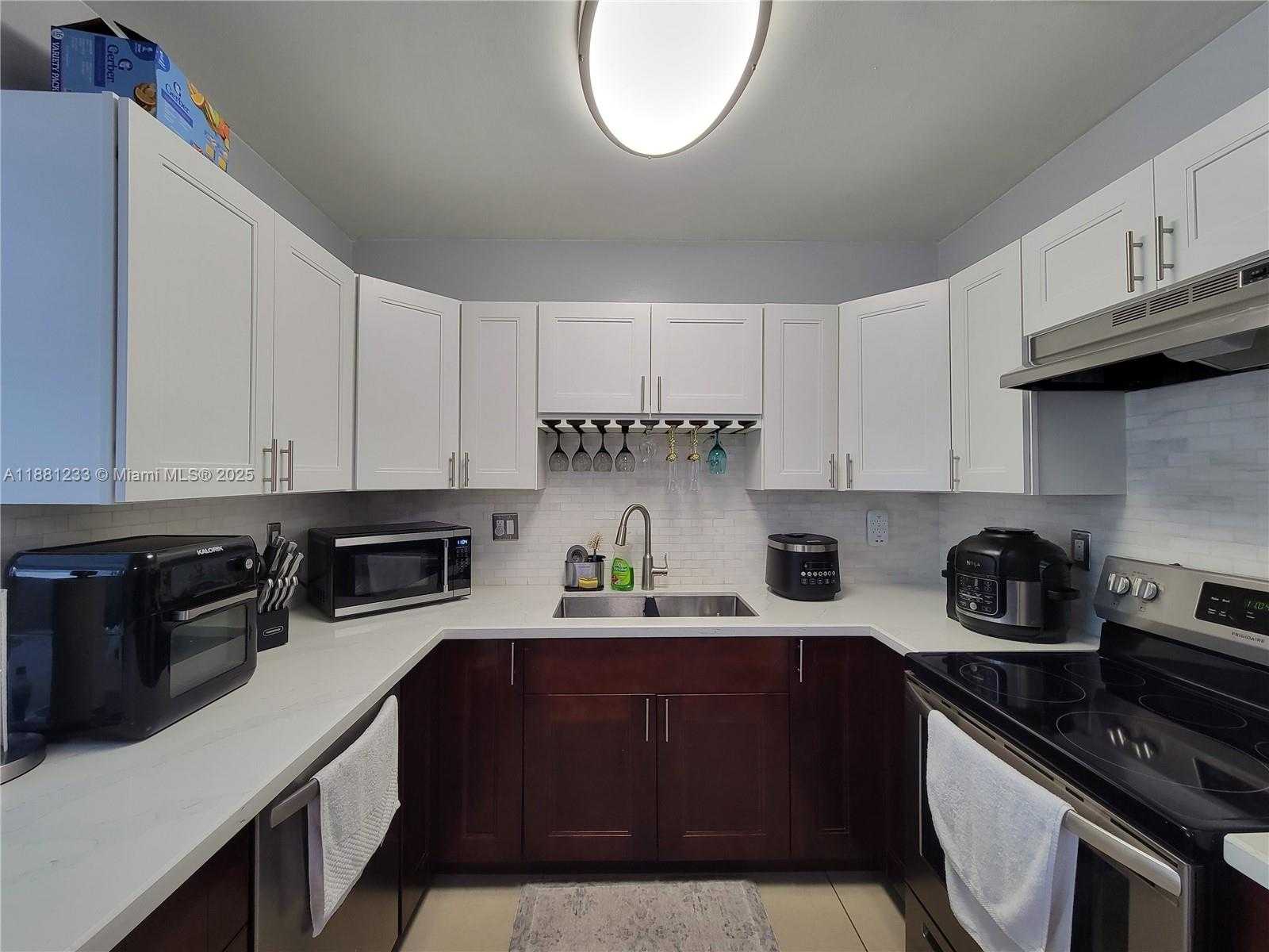Small Image of 6930 SOUTH WEST 12TH ST, Pembroke Pines Number 23