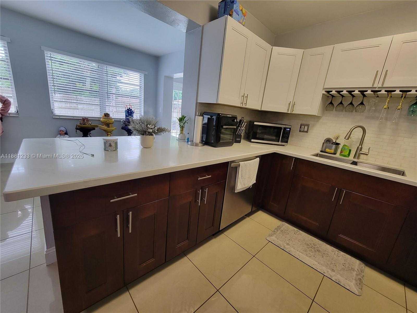 Small Image of 6930 SOUTH WEST 12TH ST, Pembroke Pines Number 24