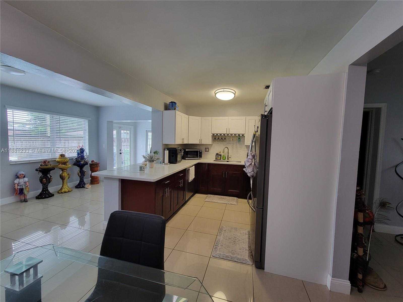 Small Image of 6930 SOUTH WEST 12TH ST, Pembroke Pines Number 25