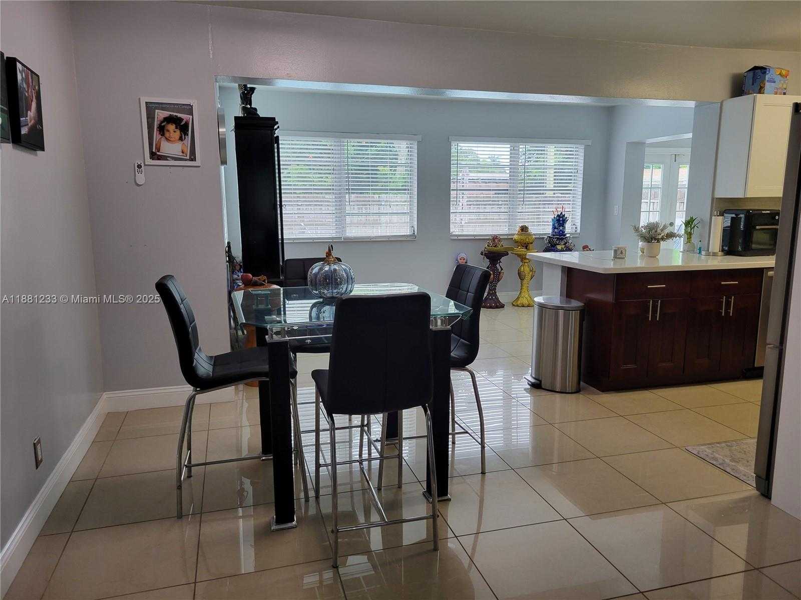 Small Image of 6930 SOUTH WEST 12TH ST, Pembroke Pines Number 26