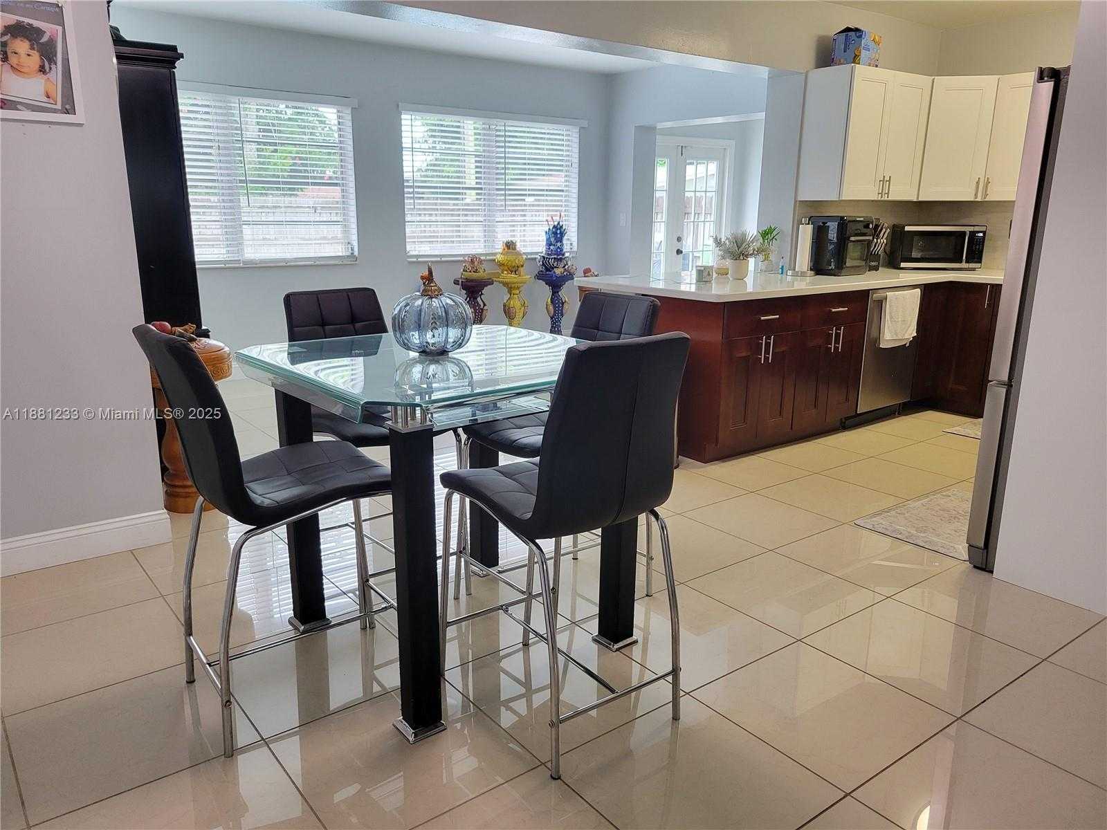 Small Image of 6930 SOUTH WEST 12TH ST, Pembroke Pines Number 27