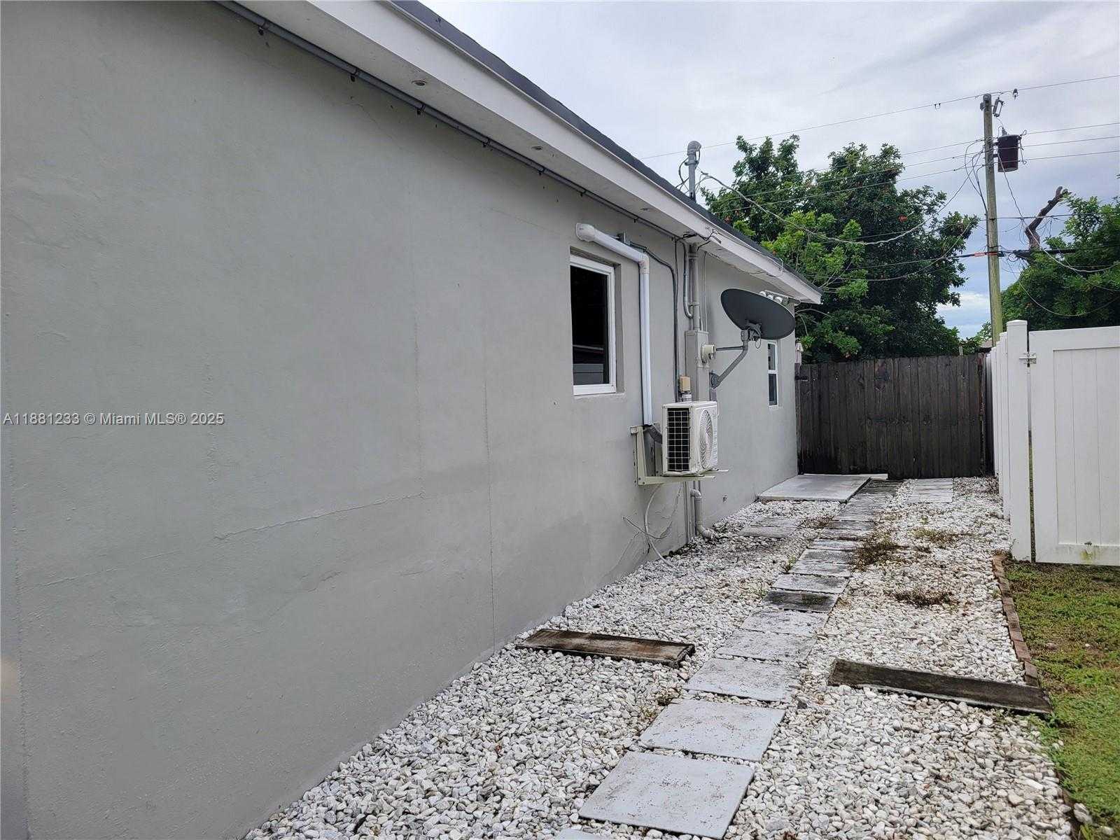 Small Image of 6930 SOUTH WEST 12TH ST, Pembroke Pines Number 28