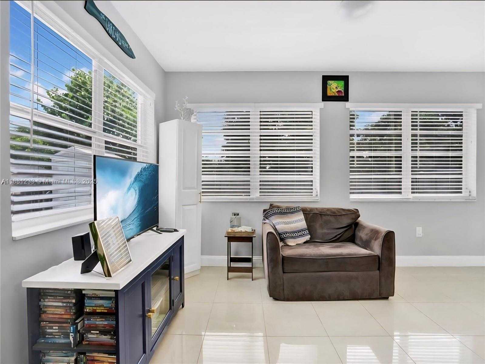 Small Image of 6930 SOUTH WEST 12TH ST, Pembroke Pines Number 6