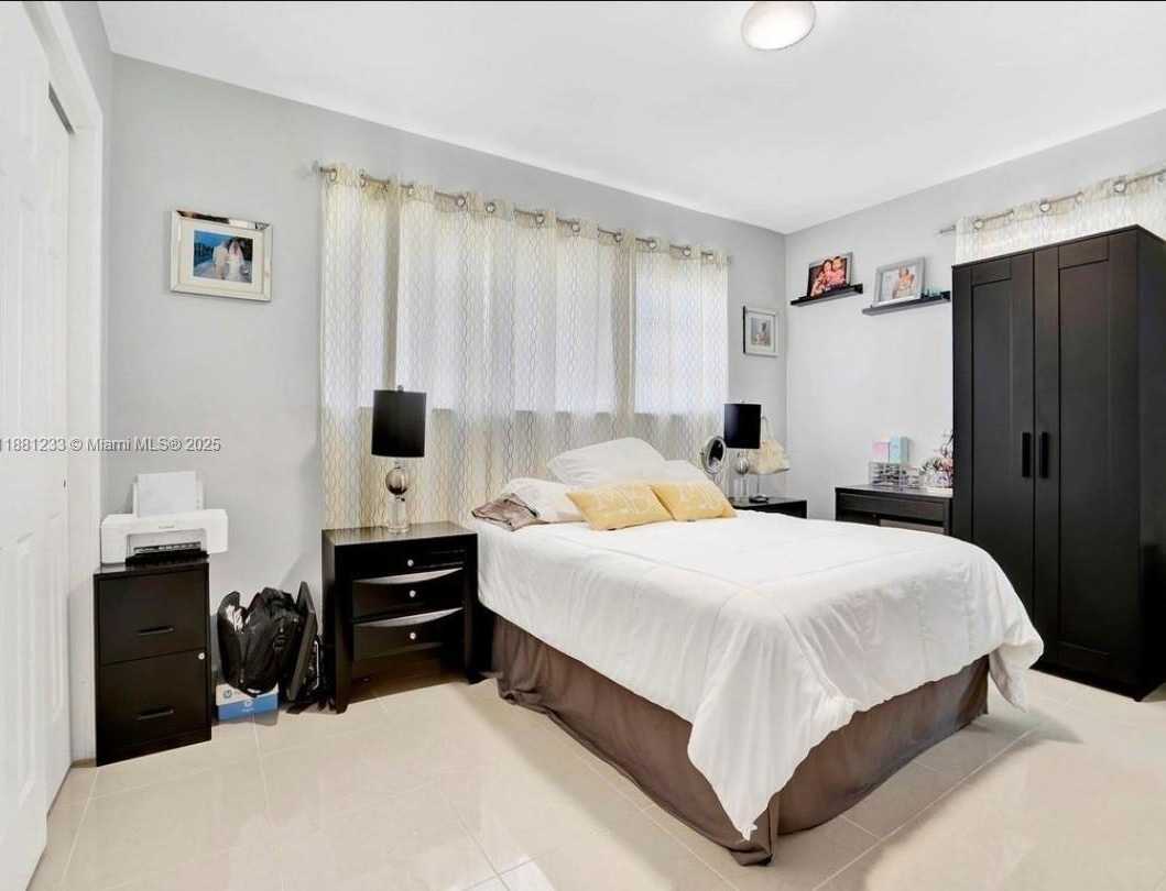 Small Image of 6930 SOUTH WEST 12TH ST, Pembroke Pines Number 7