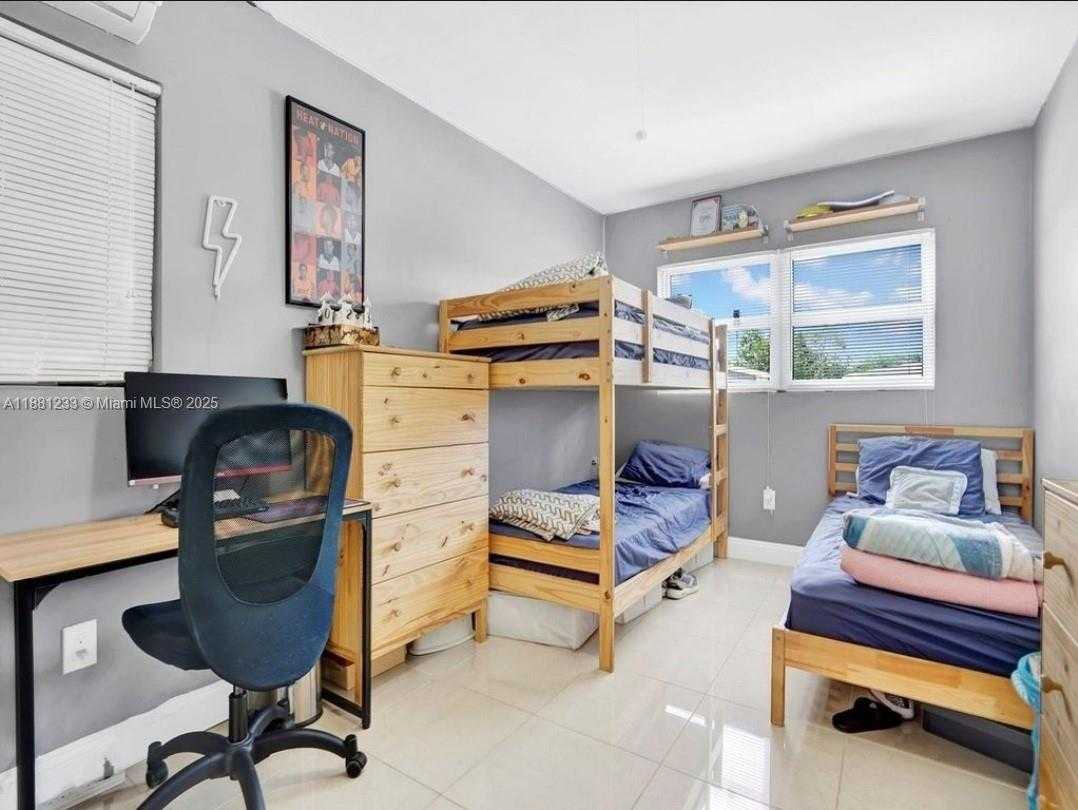 Small Image of 6930 SOUTH WEST 12TH ST, Pembroke Pines Number 8