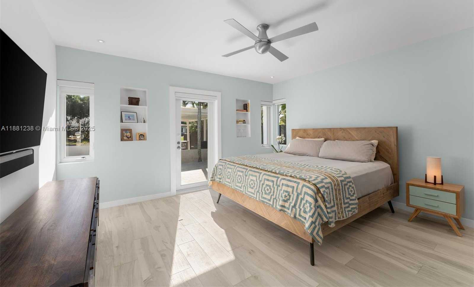 Small Image of Miami Beach Number 16