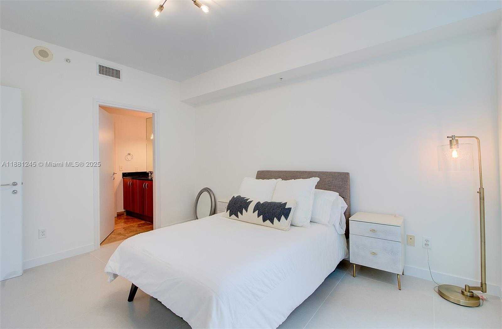 Small Image of 300 SOUTH BISCAYNE BLVD #T-2104, Miami Number 10